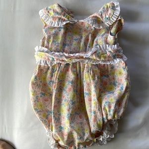 Sal and pimenta floral bubble